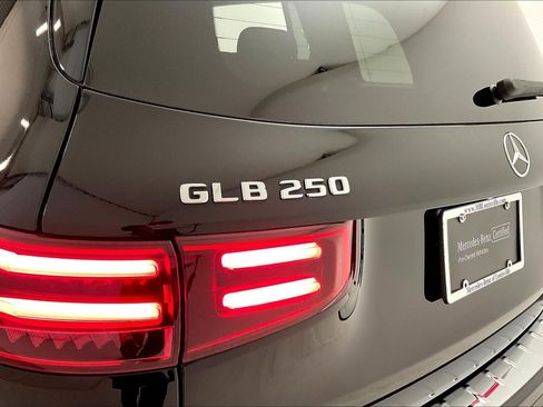 Certified 2024 Mercedes-Benz GLB 250 image 24