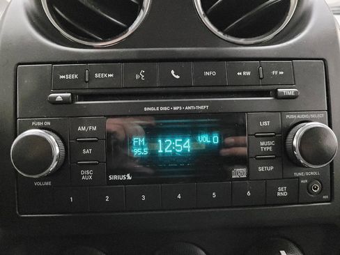 Used 2016 Jeep Patriot Latitude AWD/4WD image 25