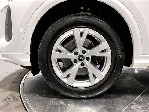 Used 2025 Audi Q5 Premium w/ Convenience Package image 8