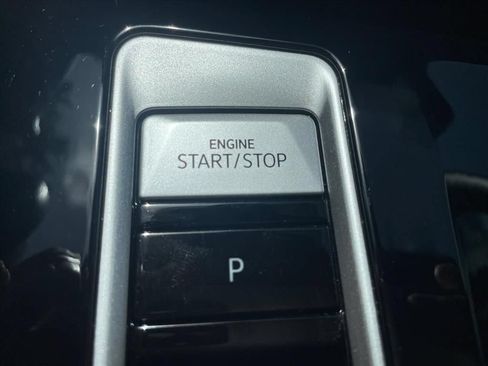 Used 2026 Volkswagen Atlas SE w/ Panoramic Sunroof Package FWD image 17