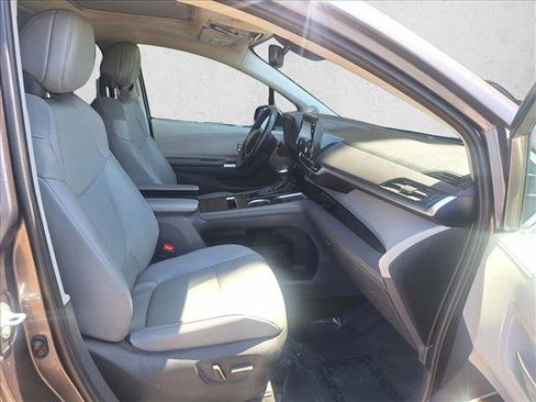 Used 2023 Toyota Sienna XLE w/ XLE Plus Package FWD image 20