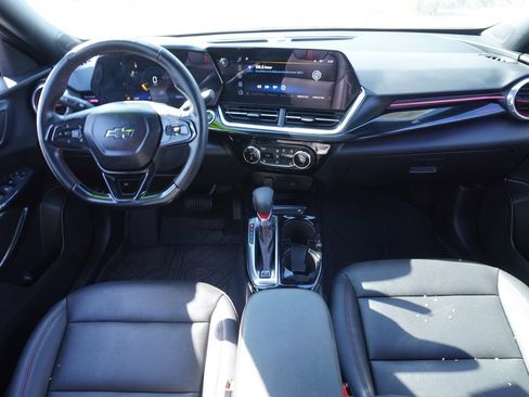 Used 2025 Chevrolet Trax RS w/ Sunroof Package FWD image 11