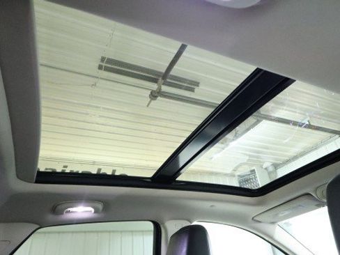 Used 2017 Cadillac XT5 Luxury w/ Driver Awareness Package image 12