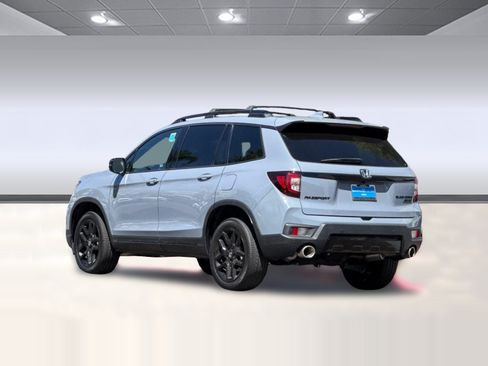 Used 2025 Honda Passport Black Edition image 3