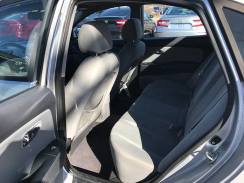 Used 2010 Hyundai Elantra GLS w/ Sunroof Pkg 3 image 9