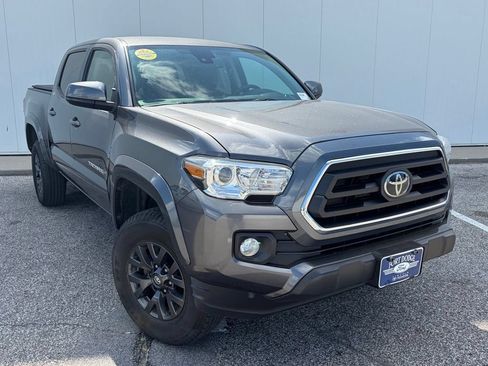 Used 2021 Toyota Tacoma SR5 AWD/4WD image 10