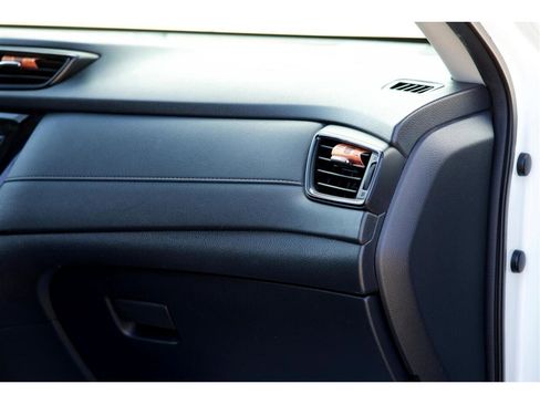 Used 2020 Nissan Rogue SV image 36