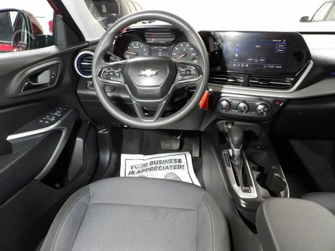 Used 2025 Chevrolet Trax LS w/ Driver Confidence Package FWD image 13