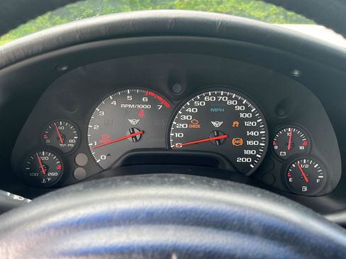 Used 2001 Chevrolet Corvette Convertible w/ Preferred Equipment Group2 RWD image 17