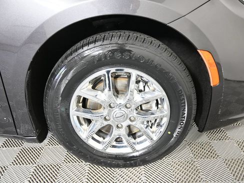 Used 2022 Chrysler Pacifica Touring-L FWD image 11