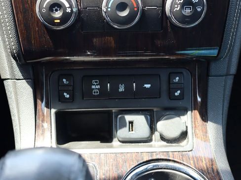 Used 2016 Chevrolet Traverse LT w/ Style and Technology Package image 22