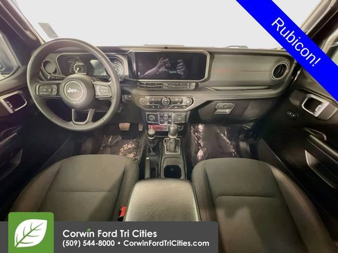 Used 2025 Jeep Wrangler Unlimited Rubicon AWD/4WD image 7