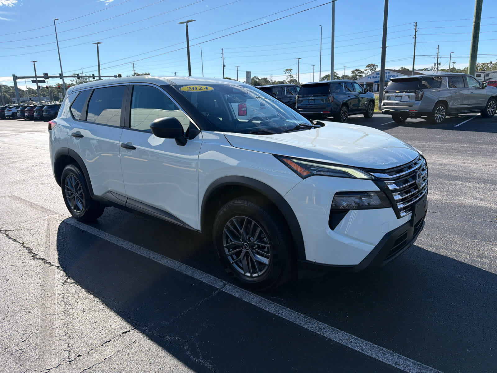 Used 2024 Nissan Rogue S AWD/4WD image 7