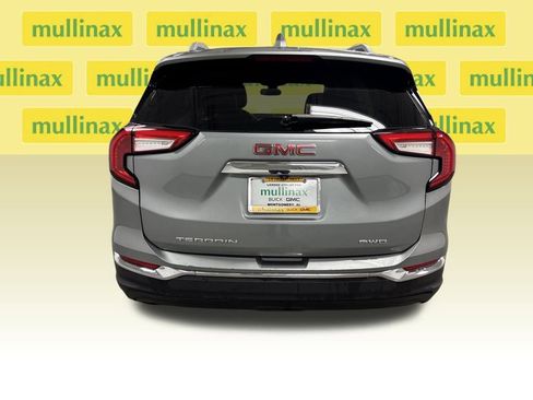 Certified 2024 GMC Terrain SLT image 18