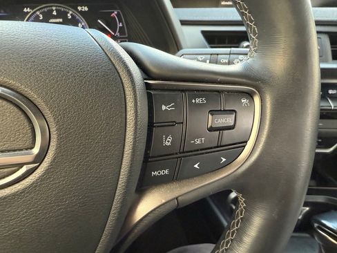 Used 2021 Lexus UX 200 w/ Premium Package image 14