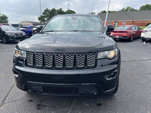Used 2018 Jeep Grand Cherokee Altitude AWD/4WD image 3
