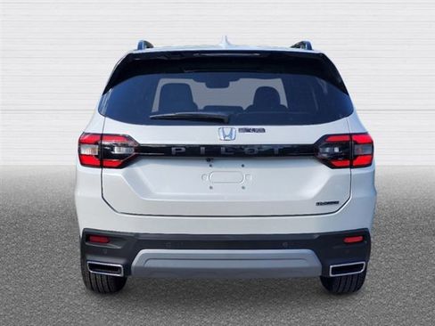 New 2025 Honda Pilot Touring image 4