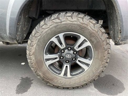 Used 2016 Toyota Tacoma TRD Sport image 8