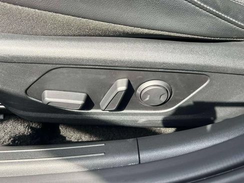 Certified 2023 Hyundai Elantra Limited FWD image 18