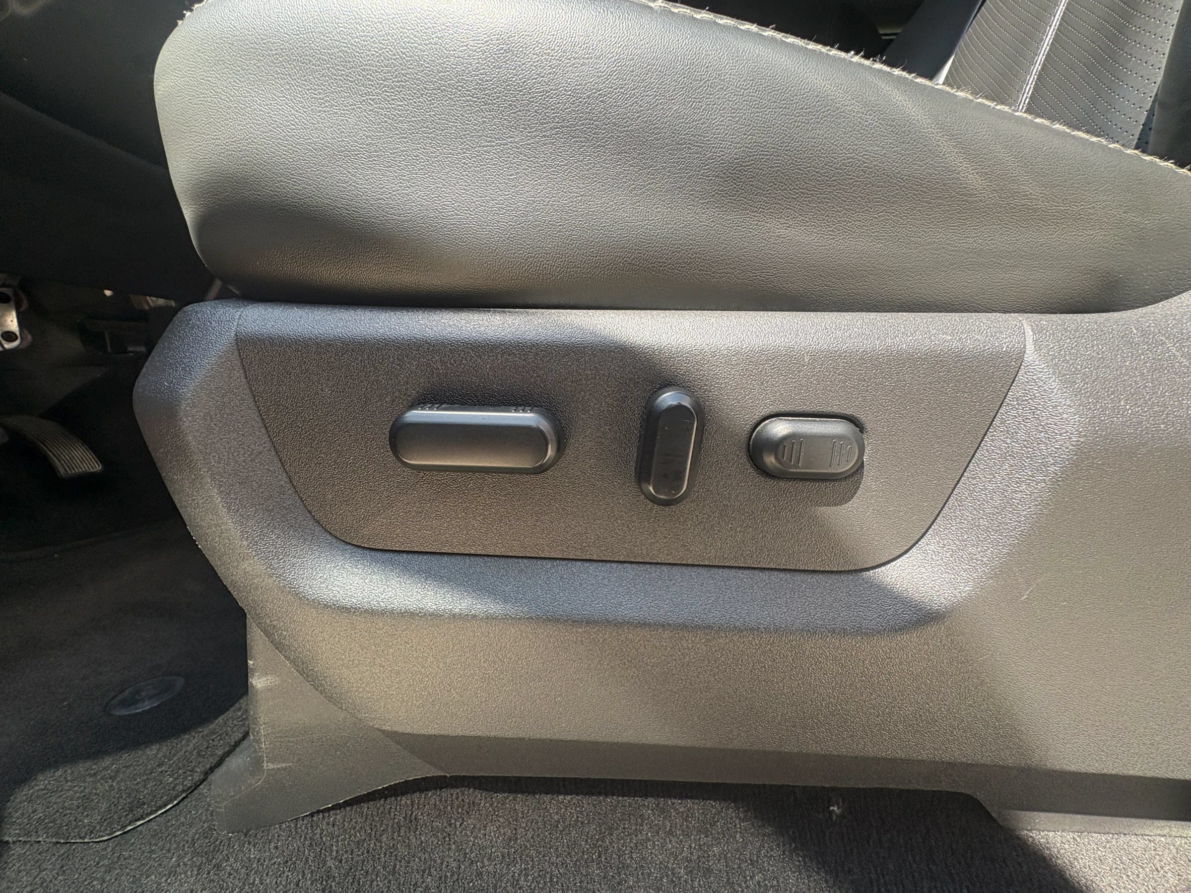Used 2011 Ford F250 Lariat w/ Lariat Interior Pkg RWD image 26