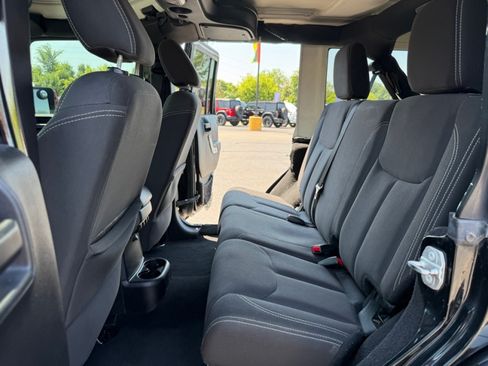 Used 2016 Jeep Wrangler Unlimited Sahara w/ Dual Top Group AWD/4WD image 27