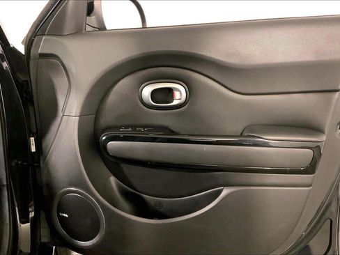 Used 2015 Kia Soul + FWD image 25
