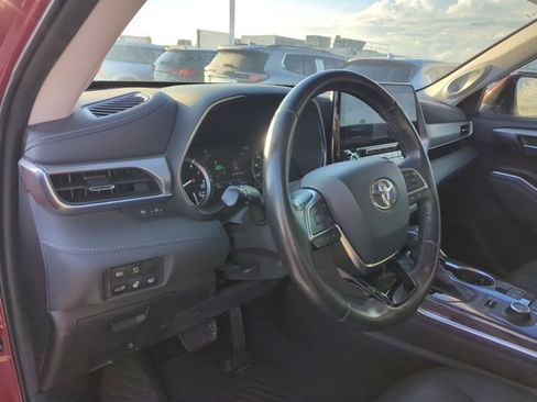 Used 2021 Toyota Highlander Platinum AWD/4WD image 14