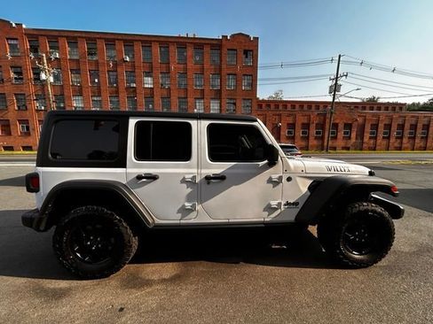 Used 2024 Jeep Wrangler Unlimited AWD/4WD image 8
