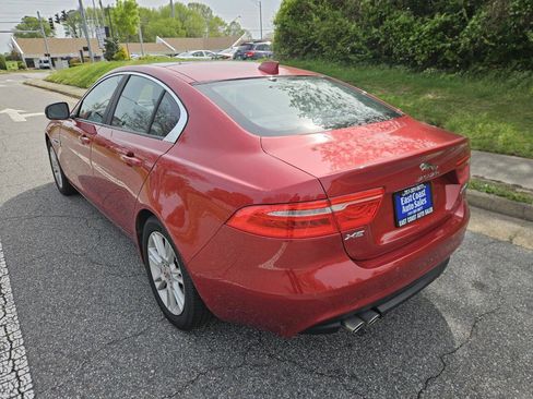 Used 2017 Jaguar XE Premium image 4