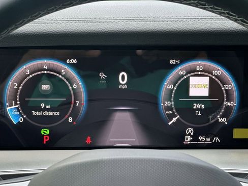 New 2025 Volkswagen Tiguan SE image 15