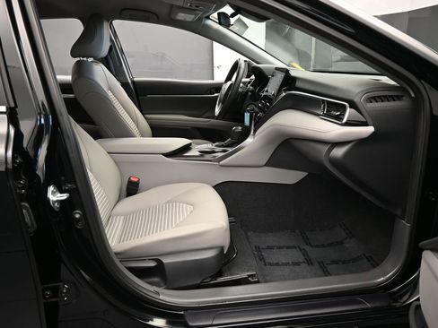 Used 2024 Toyota Camry SE image 42