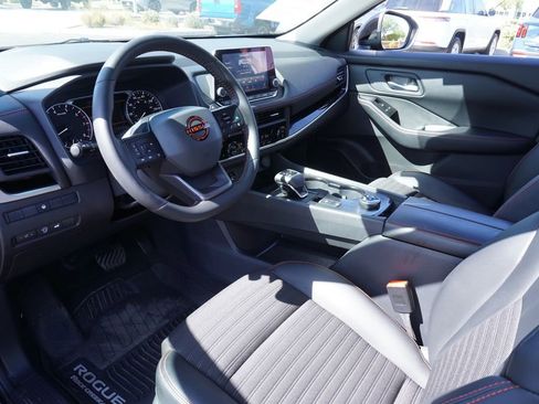 Certified 2025 Nissan Rogue SV AWD/4WD image 16