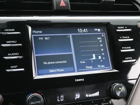 Used 2020 Toyota Camry SE image 15