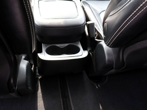 Used 2025 Chrysler Pacifica Limited FWD image 17