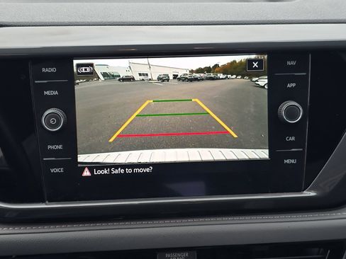 Used 2022 Volkswagen Taos SEL image 18