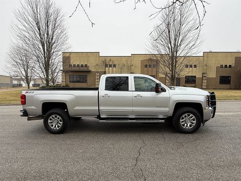 Used 2018 Chevrolet Silverado 2500 LT w/ LT Convenience Package image 5