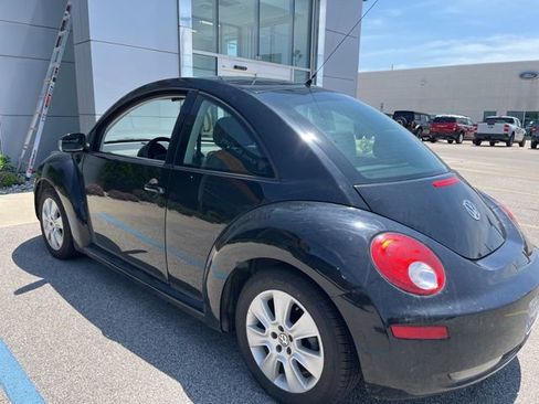 Used 2009 Volkswagen Beetle Coupe FWD image 2