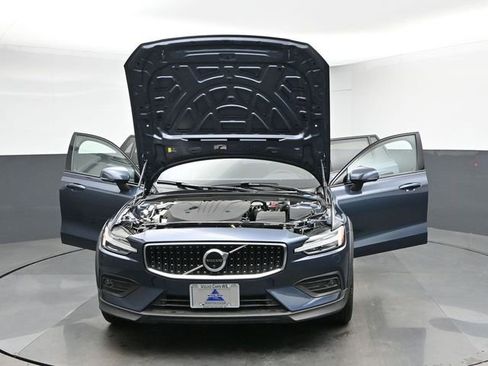 Used 2025 Volvo V60 B5 Cross Country Plus AWD/4WD image 51
