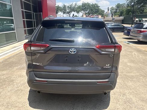 Used 2021 Toyota RAV4 LE AWD/4WD image 5