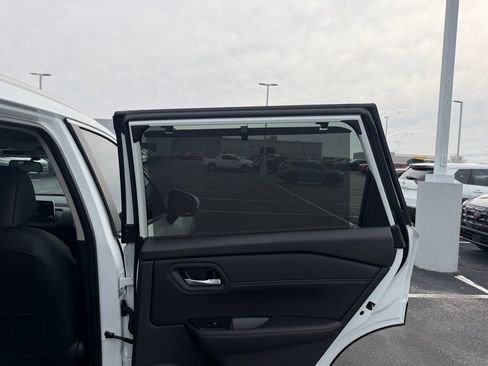 Used 2026 Nissan Rogue SV w/ SV Premium Package image 22