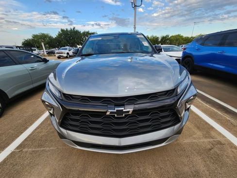 Used 2024 Chevrolet Blazer LT w/ Convenience Package FWD image 2