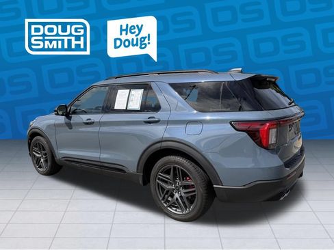 Used 2025 Ford Explorer ST AWD/4WD image 3
