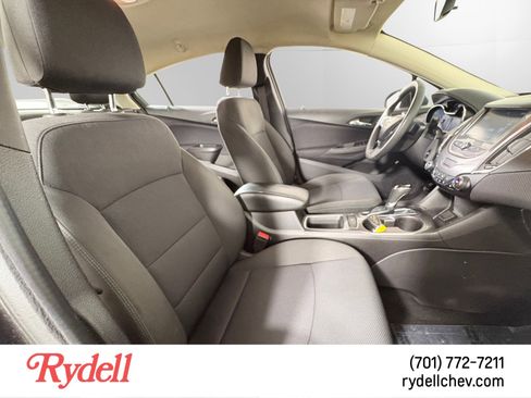 Used 2017 Chevrolet Cruze LT w/ Convenience Package image 16