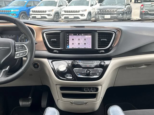 Used 2023 Chrysler Voyager LX FWD image 23
