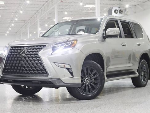 Used 2023 Lexus GX 460 Premium w/ Accessory Package image 6