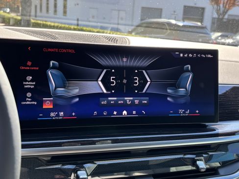 Used 2026 BMW X5 sDrive40i w/ M Sport Package image 32