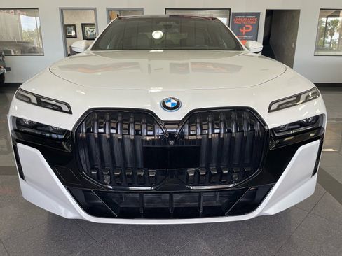 Used 2024 BMW i7 xDrive60 AWD/4WD image 8