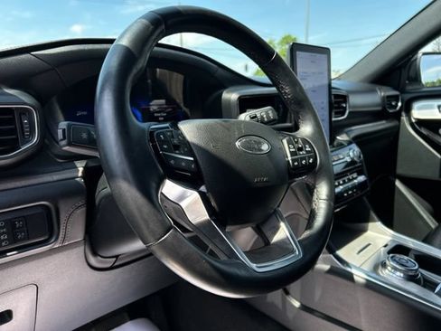 Used 2023 Ford Explorer Platinum w/ Technology Package AWD/4WD image 40