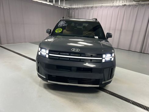 Used 2025 Hyundai Santa Fe Limited FWD image 2