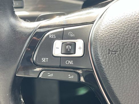 Certified 2022 Volkswagen Passat 2.0T R-Line image 7